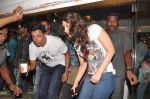 Kareena Kapoor, Madhur Bhandarkar snapped shooting for Heroine in Juhu, Mumbai on 11th May 2012 (13).JPG